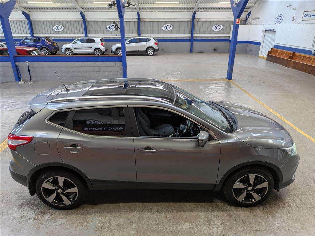 <p>2015 NISSAN QASHQAI N-TEC + DIG-T CVT</p>