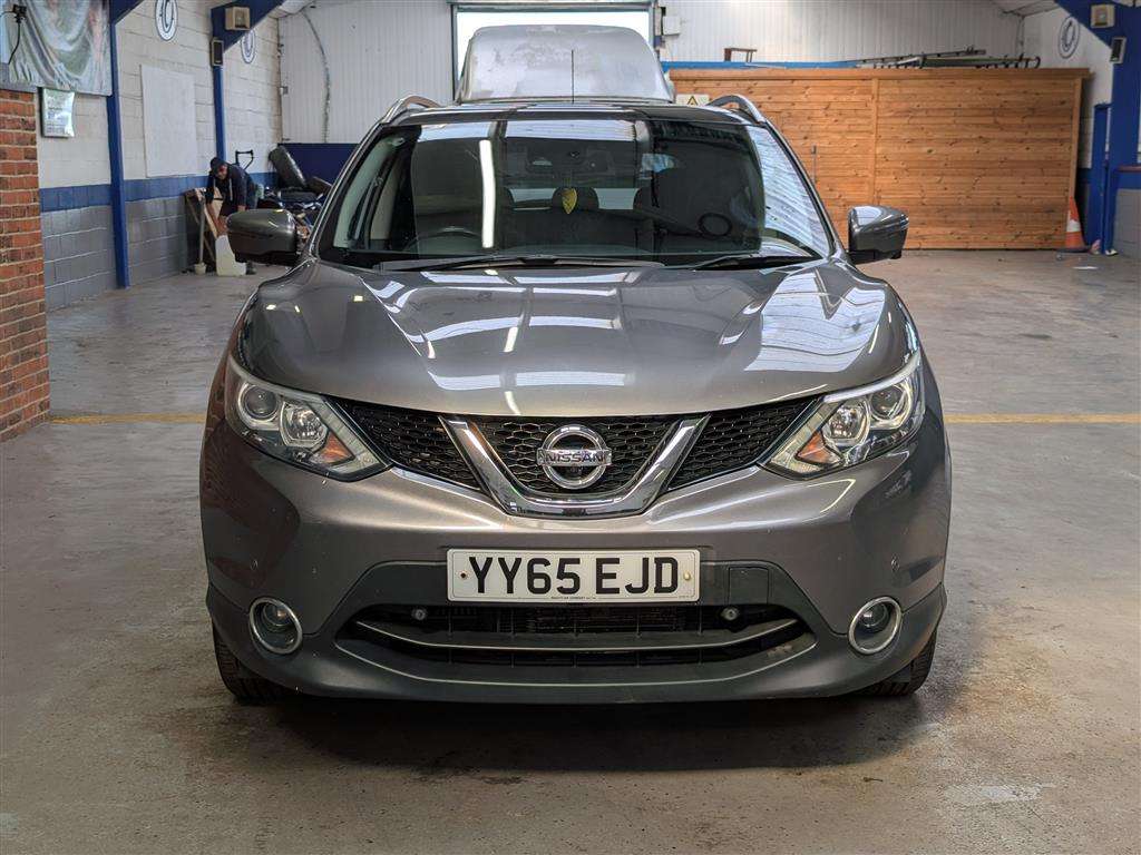 <p>2015 NISSAN QASHQAI N-TEC + DIG-T CVT</p>