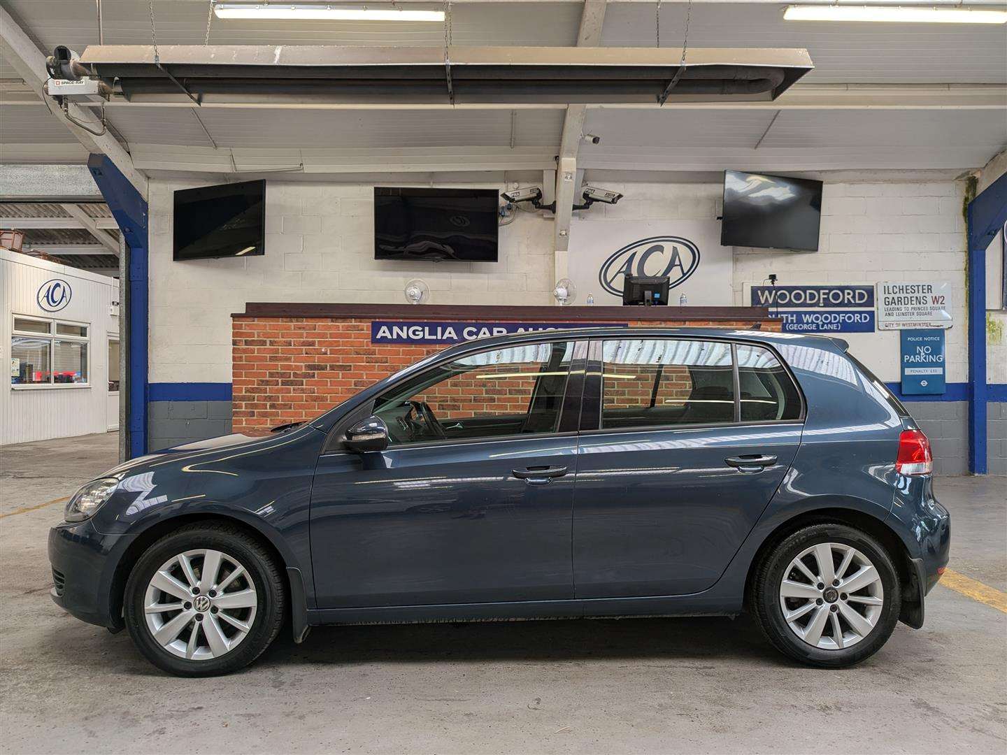 <p>2011 VOLKSWAGEN GOLF MATCH TDI BLUE TECH</p>