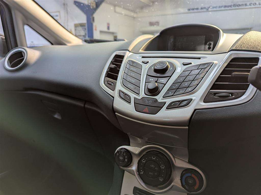 <p>2011 FORD FIESTA ZETEC</p>