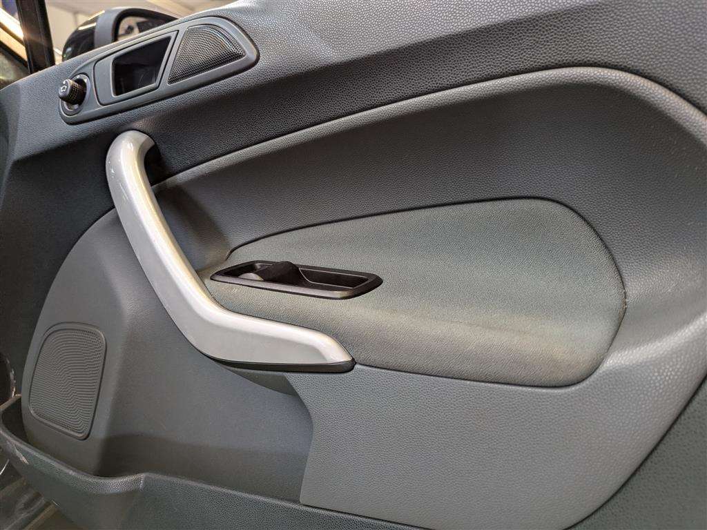 <p>2011 FORD FIESTA ZETEC</p>