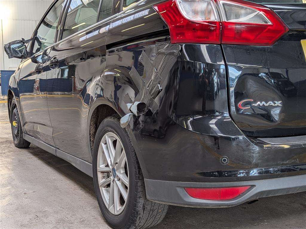 <p>2016 FORD GRAND C-MAX ZETEC TDCI</p>