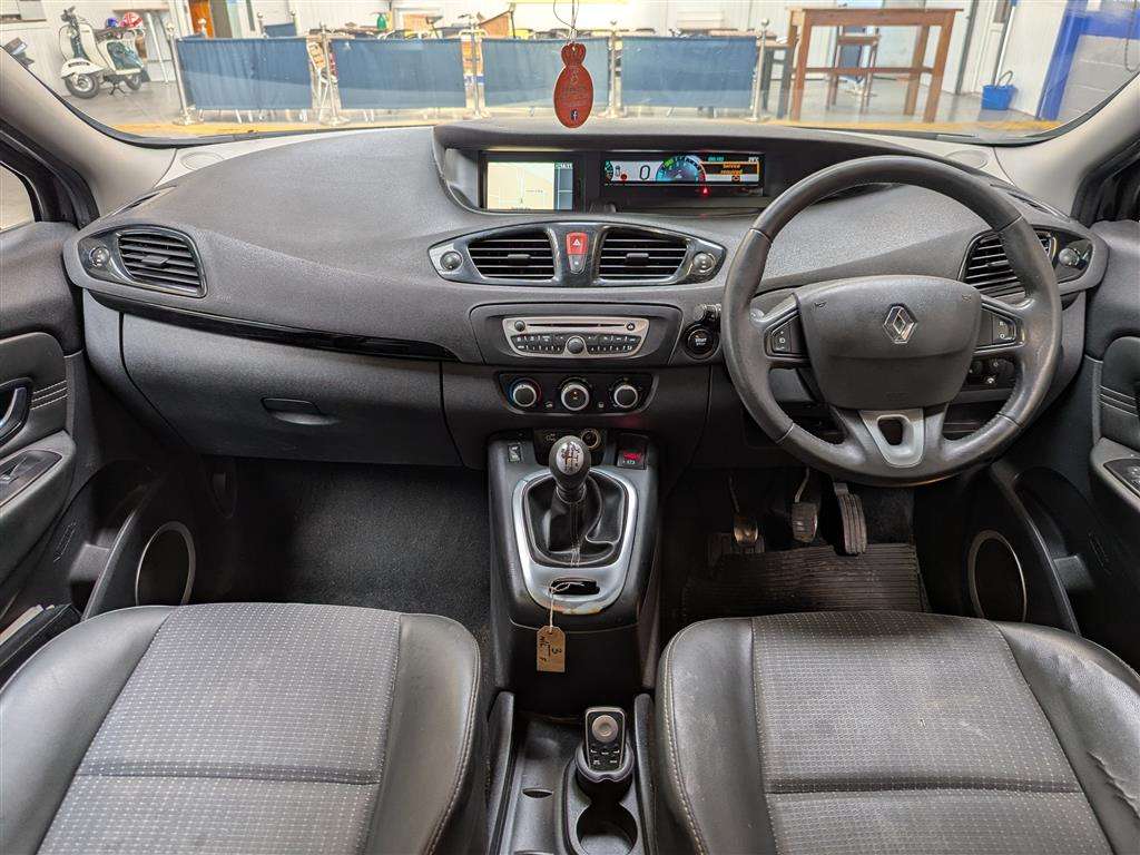 <p>2011 RENAULT GRAND SCENIC D-QUE TT VVT</p>