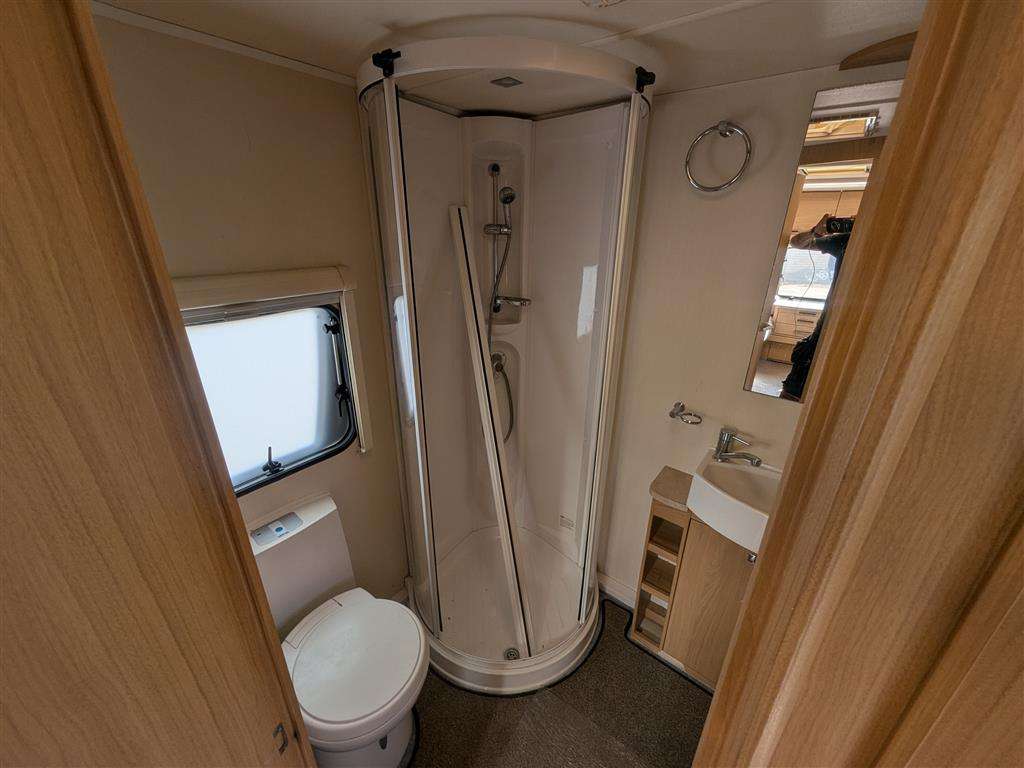 <p>ELDDIS AVANTE 462</p>