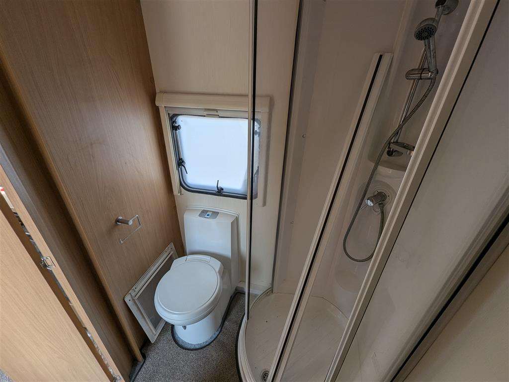 <p>ELDDIS AVANTE 462</p>