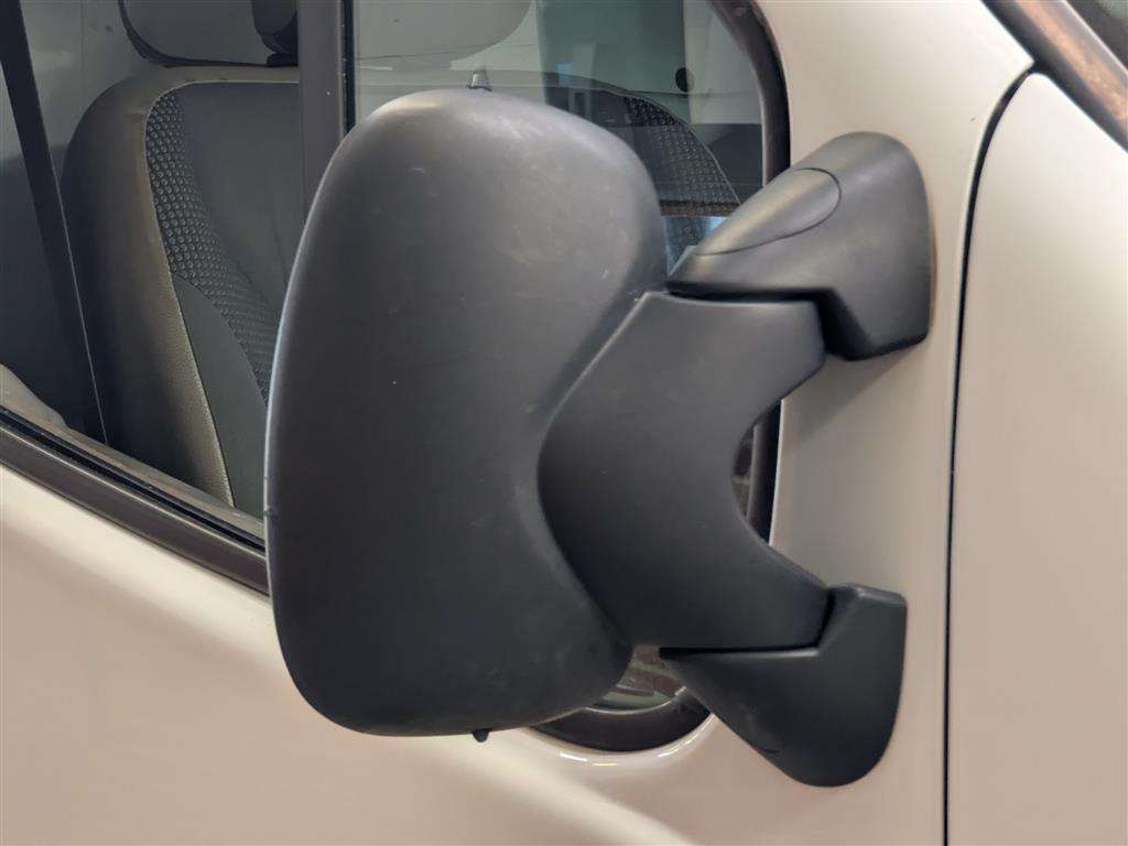 <p>2012 VAUXHALL VIVARO 2900 CDTI LWB</p>