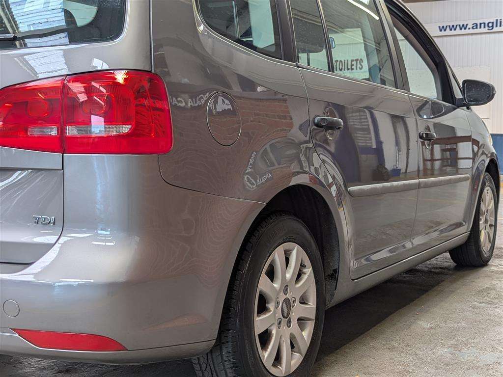 <p>2010 VOLKSWAGEN TOURAN S TDI 106</p>