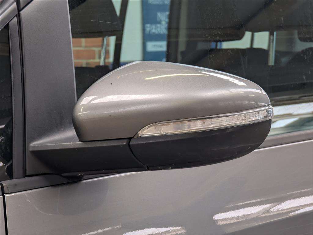 <p>2010 VOLKSWAGEN TOURAN S TDI 106</p>