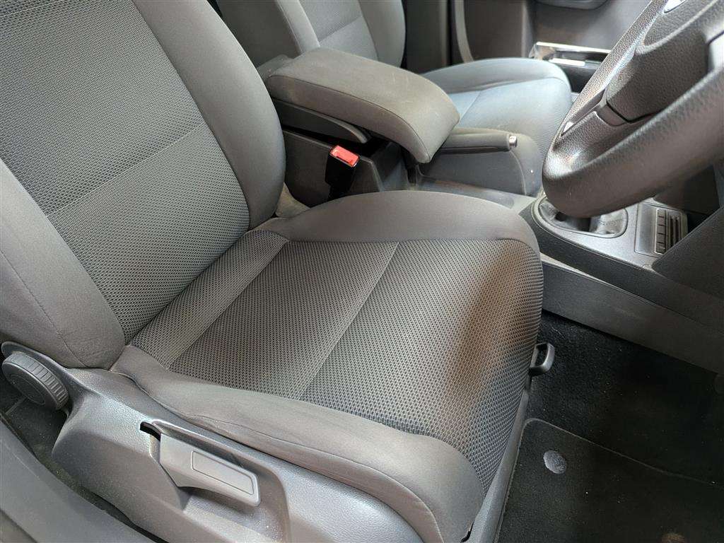 <p>2010 VOLKSWAGEN TOURAN S TDI 106</p>