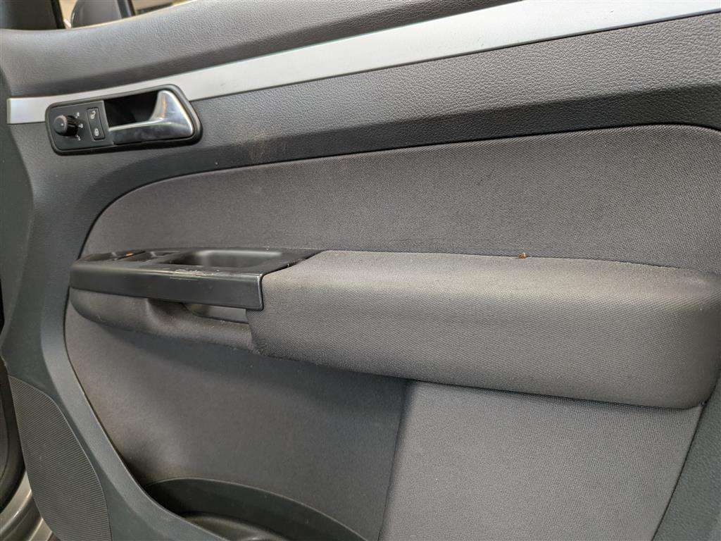 <p>2010 VOLKSWAGEN TOURAN S TDI 106</p>