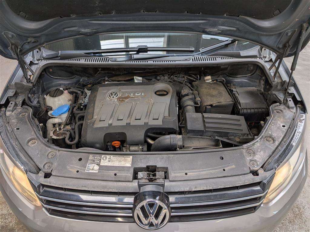 <p>2010 VOLKSWAGEN TOURAN S TDI 106</p>