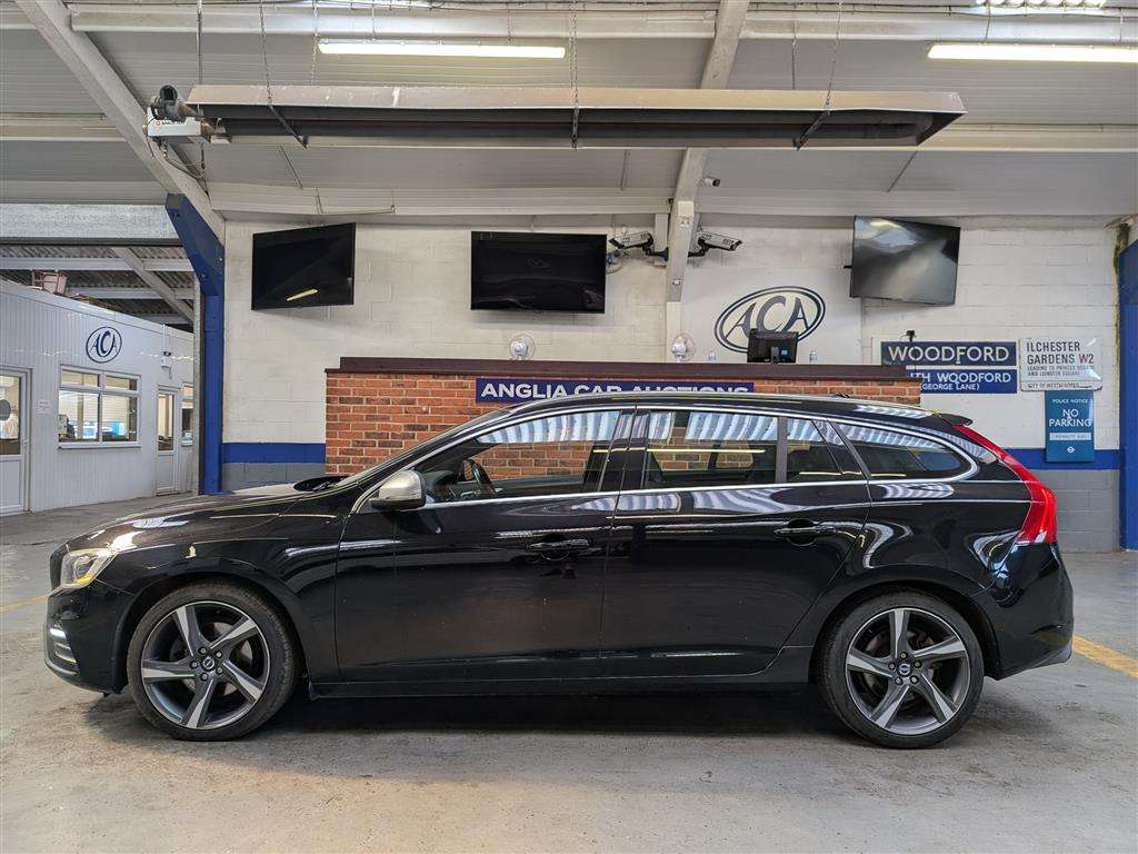<p>2014 VOLVO V60 R-DESIGN LUX NAV D4 AUTO</p>