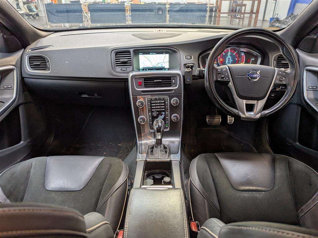 <p>2014 VOLVO V60 R-DESIGN LUX NAV D4 AUTO</p>