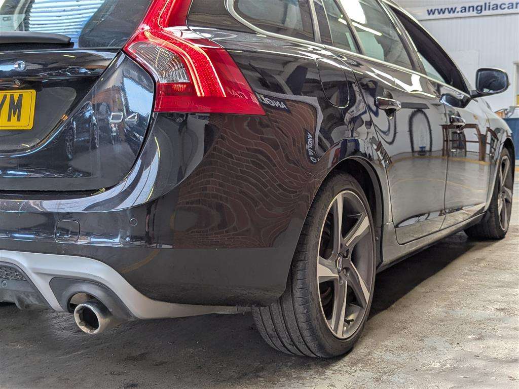 <p>2014 VOLVO V60 R-DESIGN LUX NAV D4 AUTO</p>