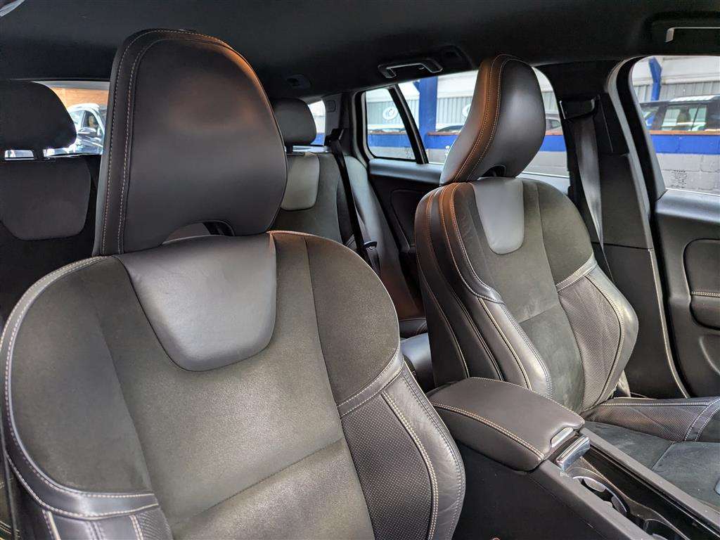 <p>2014 VOLVO V60 R-DESIGN LUX NAV D4 AUTO</p>