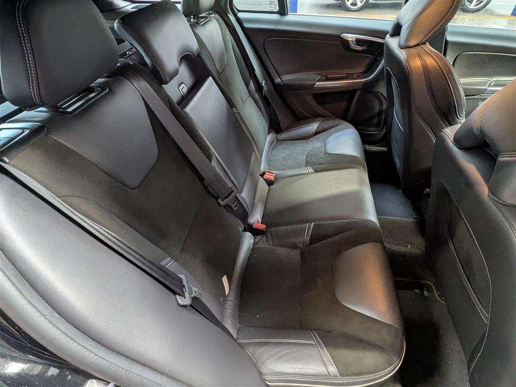 <p>2014 VOLVO V60 R-DESIGN LUX NAV D4 AUTO</p>
