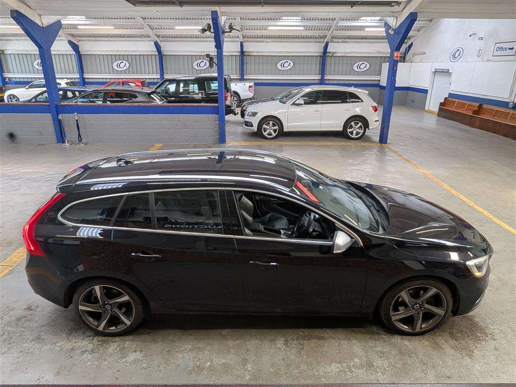 <p>2014 VOLVO V60 R-DESIGN LUX NAV D4 AUTO</p>