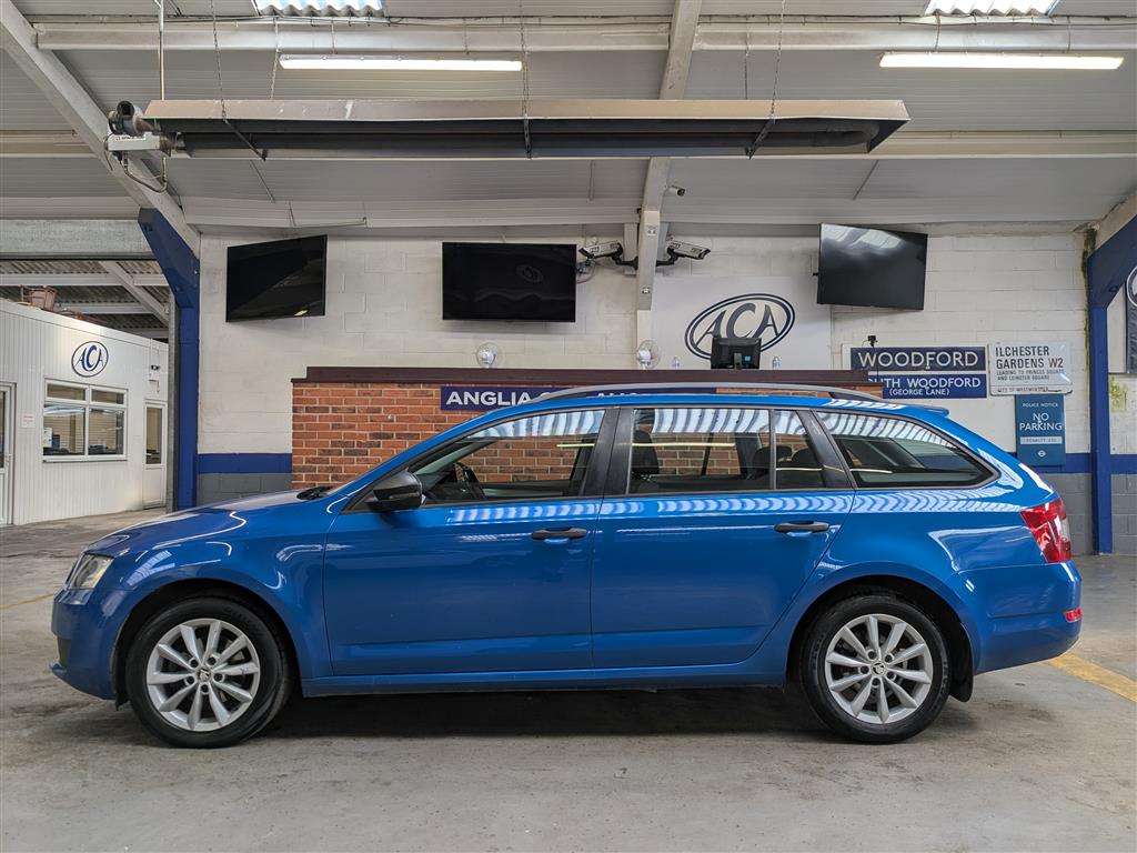 <p>2016 SKODA OCTAVIA S TDI</p>