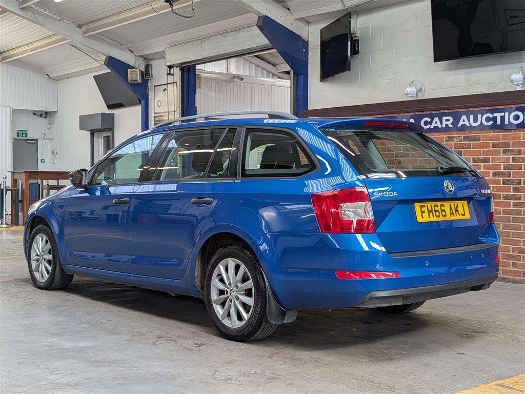 <p>2016 SKODA OCTAVIA S TDI</p>
