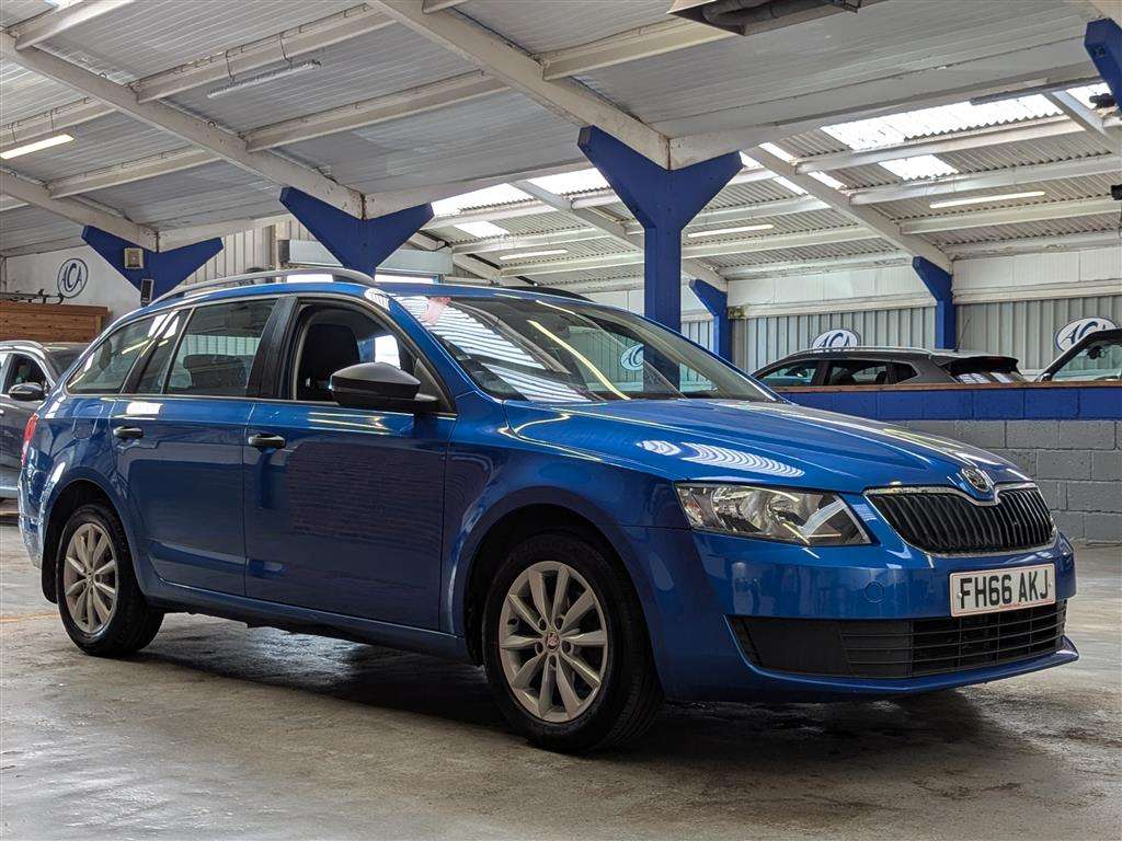 <p>2016 SKODA OCTAVIA S TDI</p>