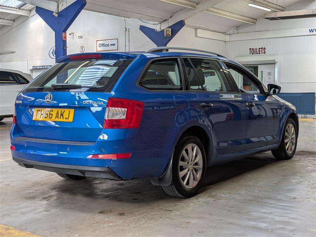 <p>2016 SKODA OCTAVIA S TDI</p>
