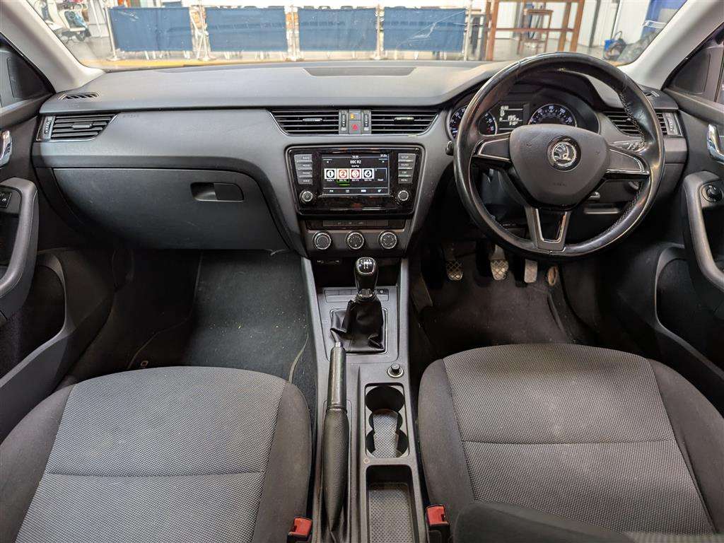 <p>2016 SKODA OCTAVIA S TDI</p>