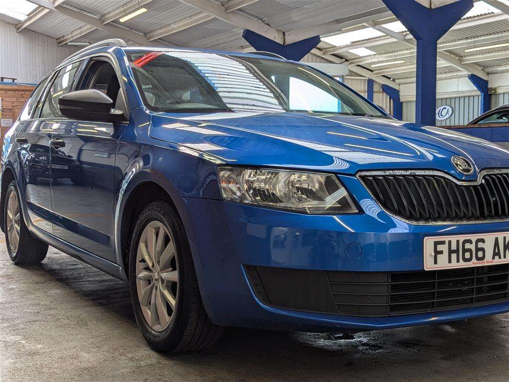 <p>2016 SKODA OCTAVIA S TDI</p>