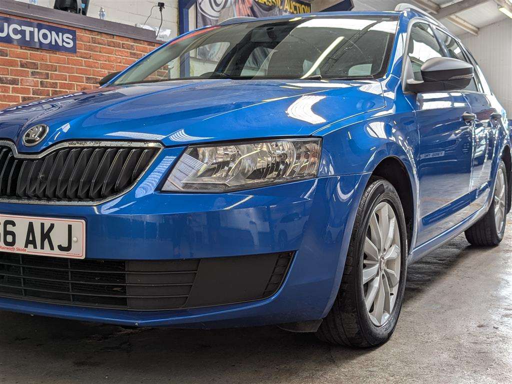 <p>2016 SKODA OCTAVIA S TDI</p>