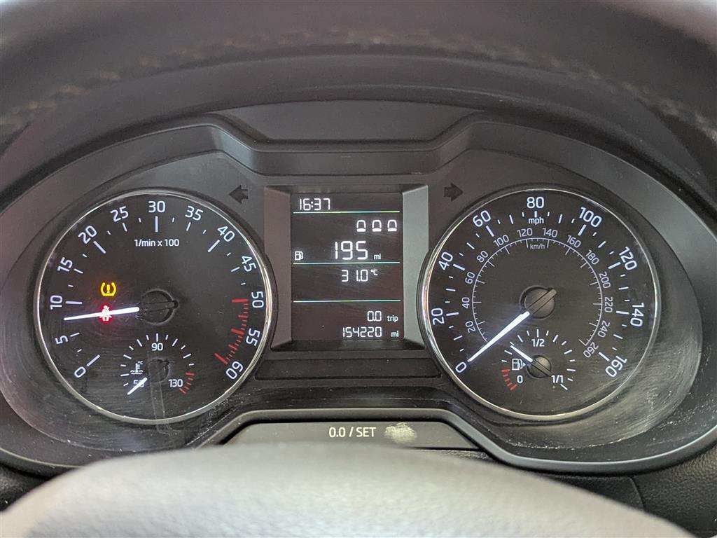 <p>2016 SKODA OCTAVIA S TDI</p>
