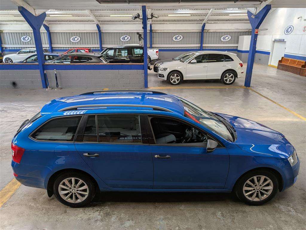 <p>2016 SKODA OCTAVIA S TDI</p>
