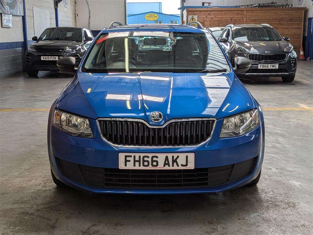 <p>2016 SKODA OCTAVIA S TDI</p>