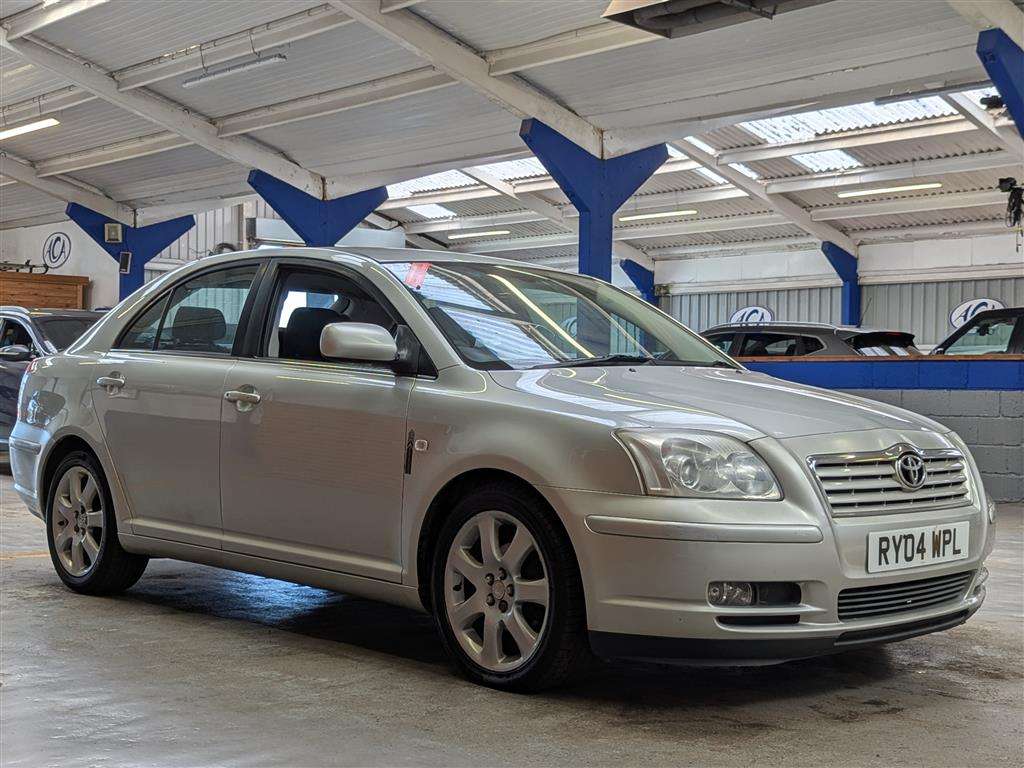 <p>2004 TOYOTA AVENSIS T4 SEMI-AUTO</p>