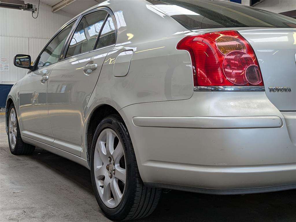 <p>2004 TOYOTA AVENSIS T4 SEMI-AUTO</p>