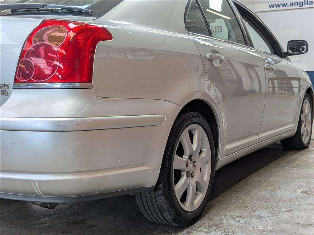 <p>2004 TOYOTA AVENSIS T4 SEMI-AUTO</p>
