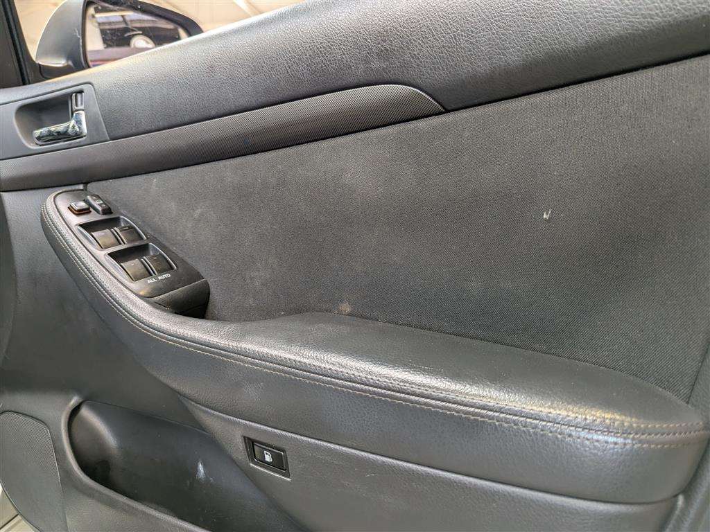 <p>2004 TOYOTA AVENSIS T4 SEMI-AUTO</p>