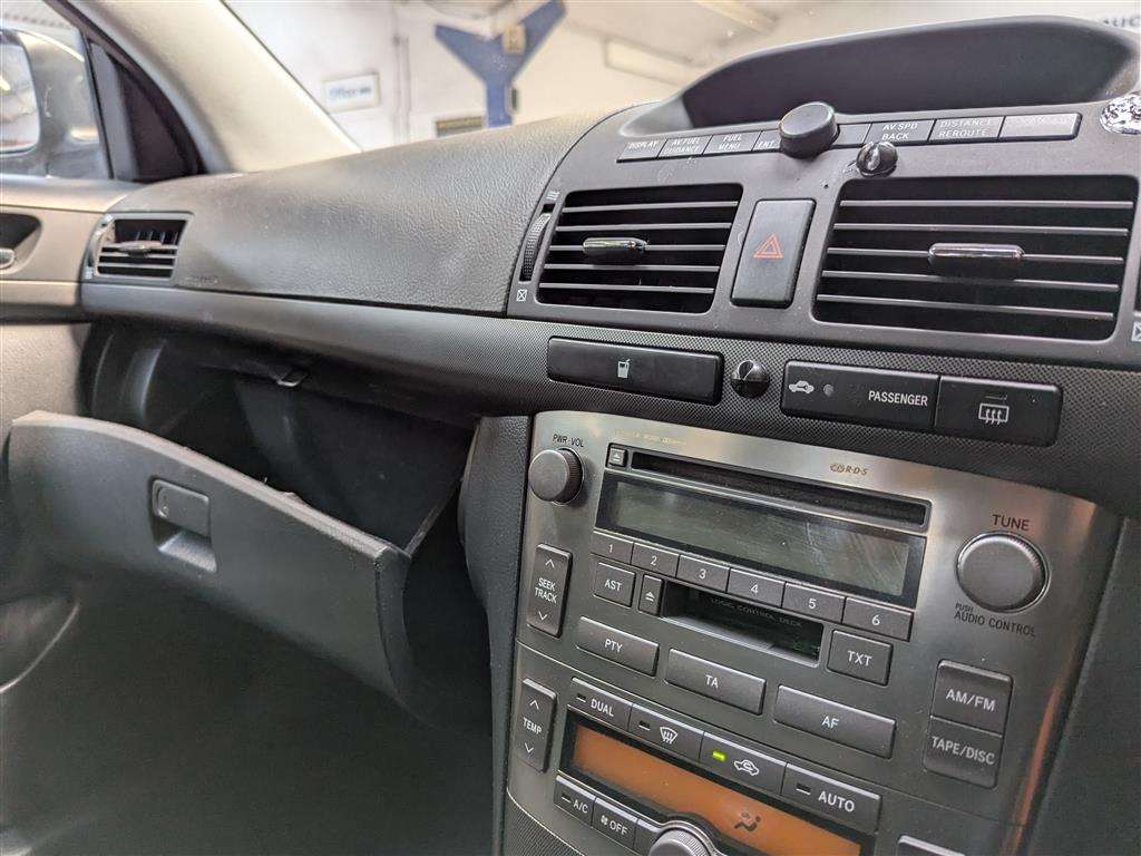 <p>2004 TOYOTA AVENSIS T4 SEMI-AUTO</p>