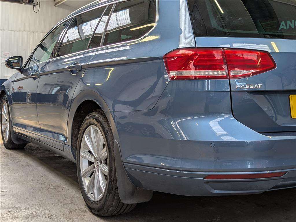 <p>2018 VOLKSWAGEN PASSAT SE BUSINESS TDI BM</p>
