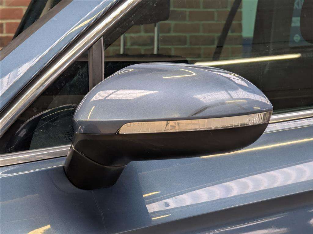 <p>2018 VOLKSWAGEN PASSAT SE BUSINESS TDI BM</p>
