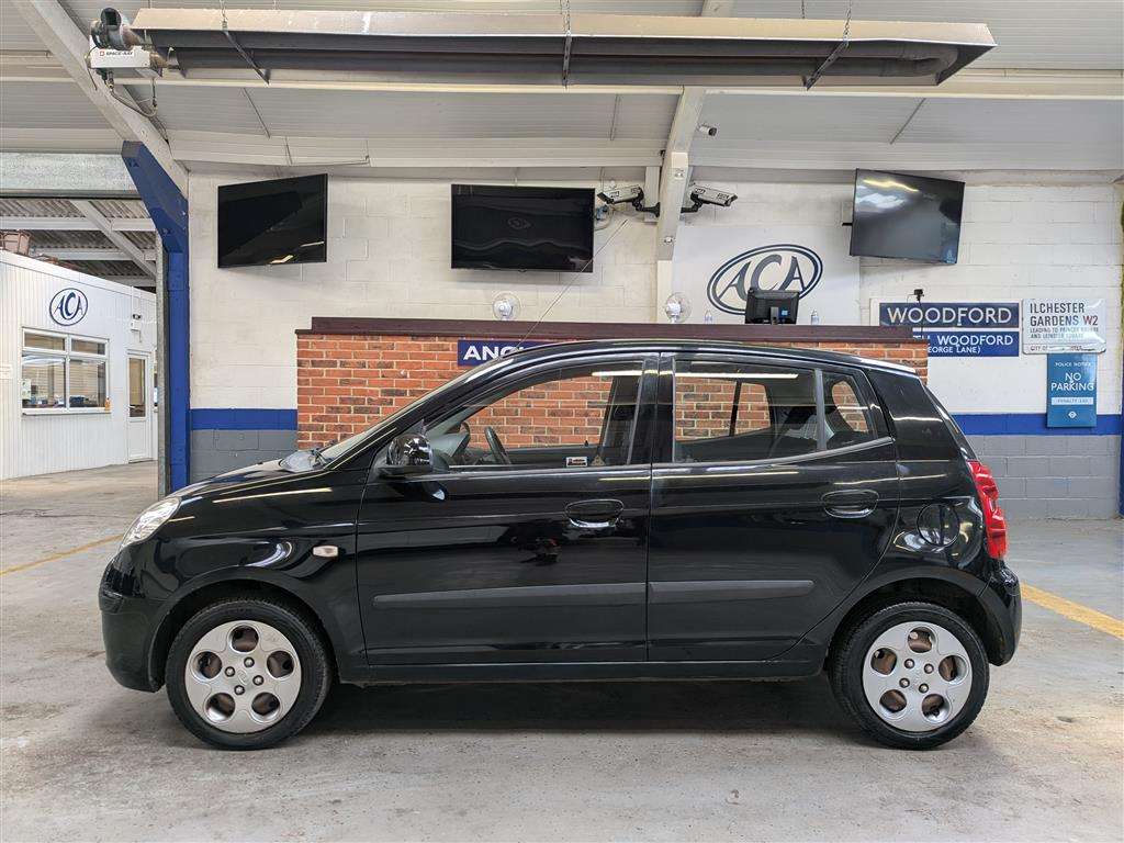 <p>2010 KIA PICANTO STRIKE</p>