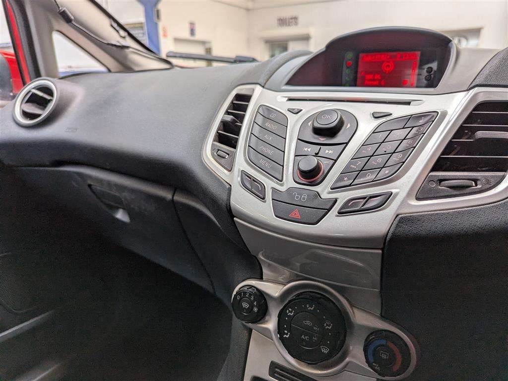 <p>2011 FORD FIESTA ZETEC</p>
