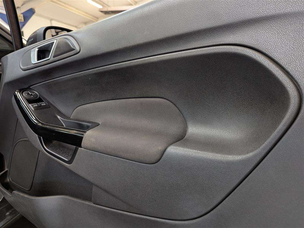 <p>2016 FORD FIESTA ZETEC TURBO</p>