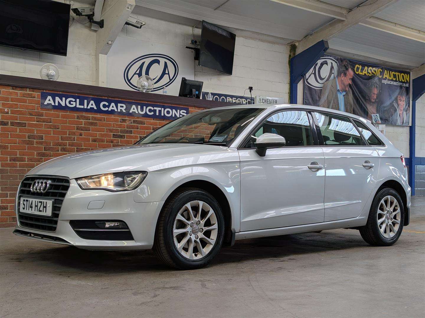<p>2014 AUDI A3 SE TDI</p>