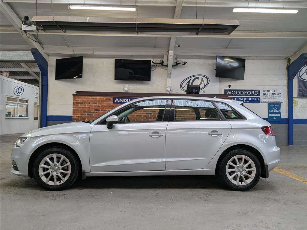 <p>2014 AUDI A3 SE TDI</p>