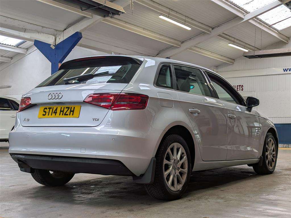<p>2014 AUDI A3 SE TDI</p>