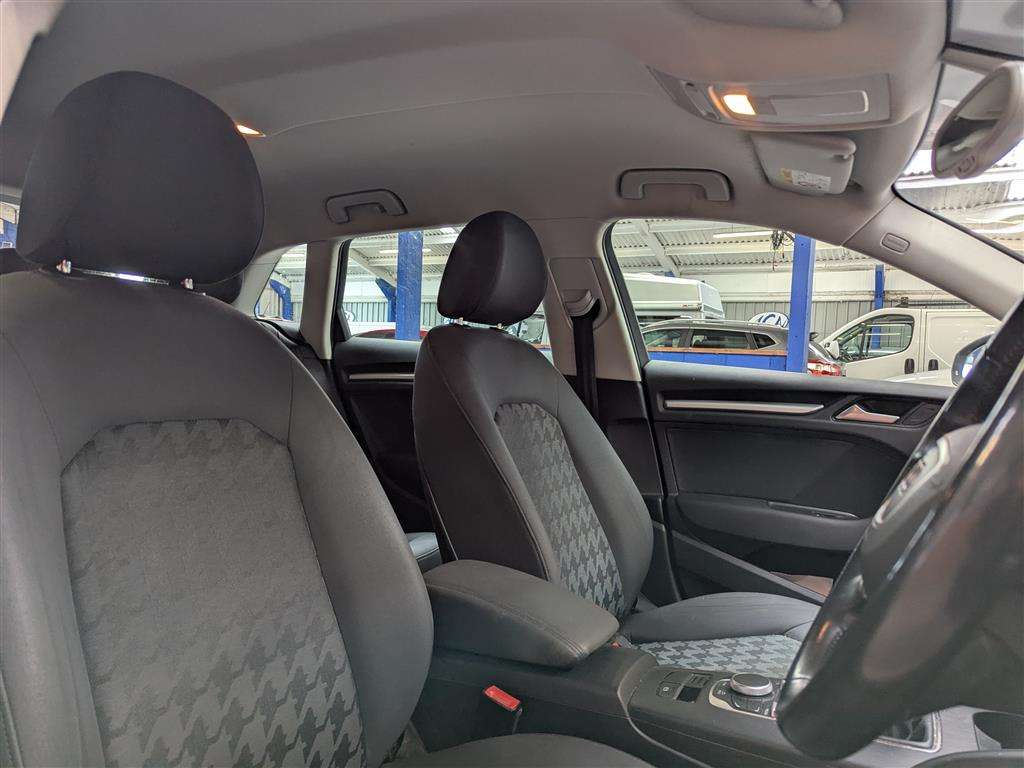 <p>2014 AUDI A3 SE TDI</p>
