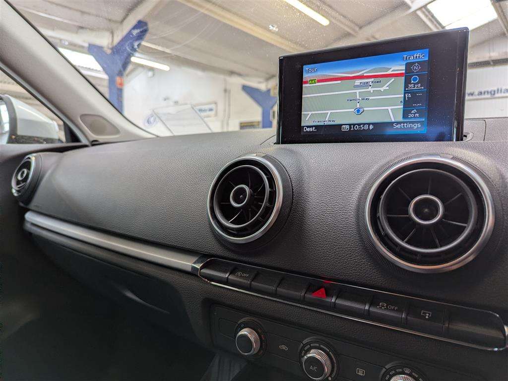 <p>2014 AUDI A3 SE TDI</p>