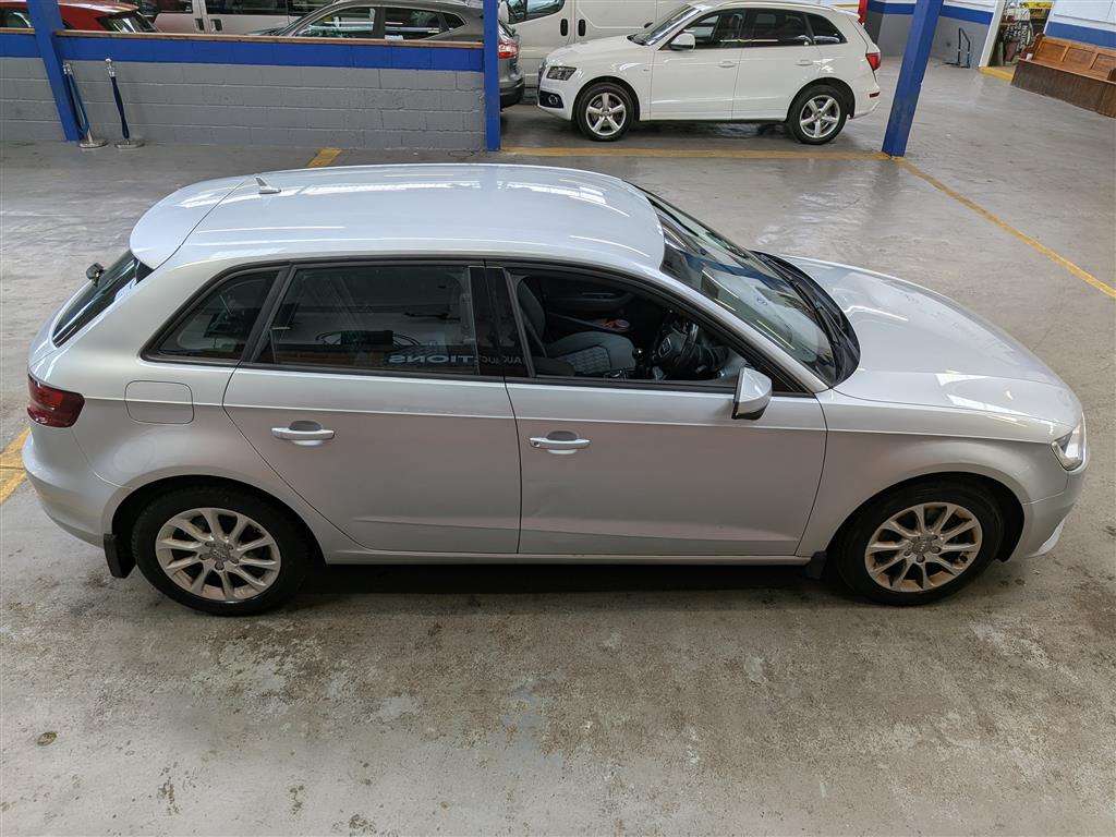 <p>2014 AUDI A3 SE TDI</p>