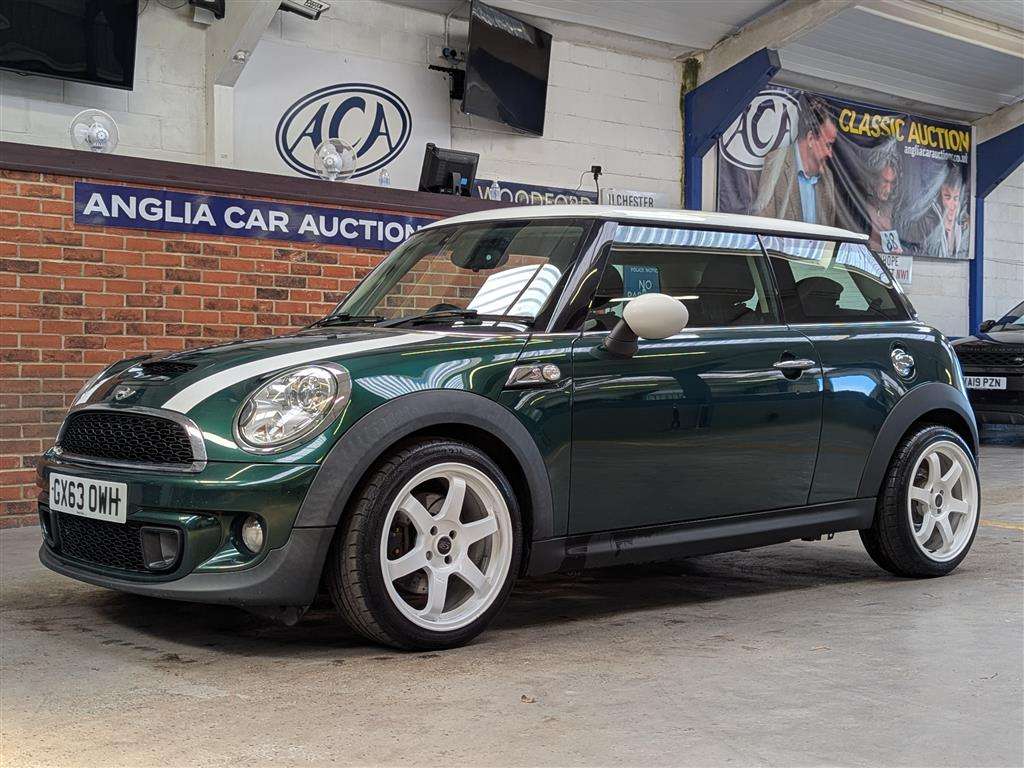 <p>2013 MINI COOPER S</p>