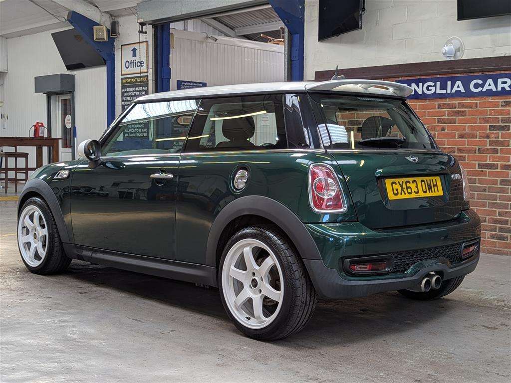 <p>2013 MINI COOPER S</p>