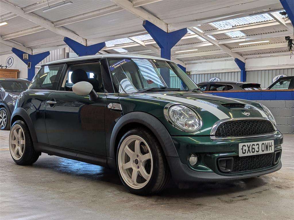 <p>2013 MINI COOPER S</p>